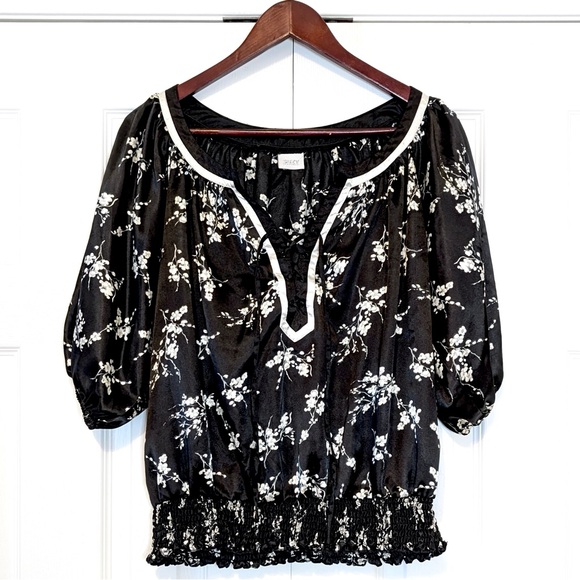 Suzy Shier Tops - Size XL Y2K Suzy Shier Lace Up Floral Black and White Peasant Blouse Fairycore